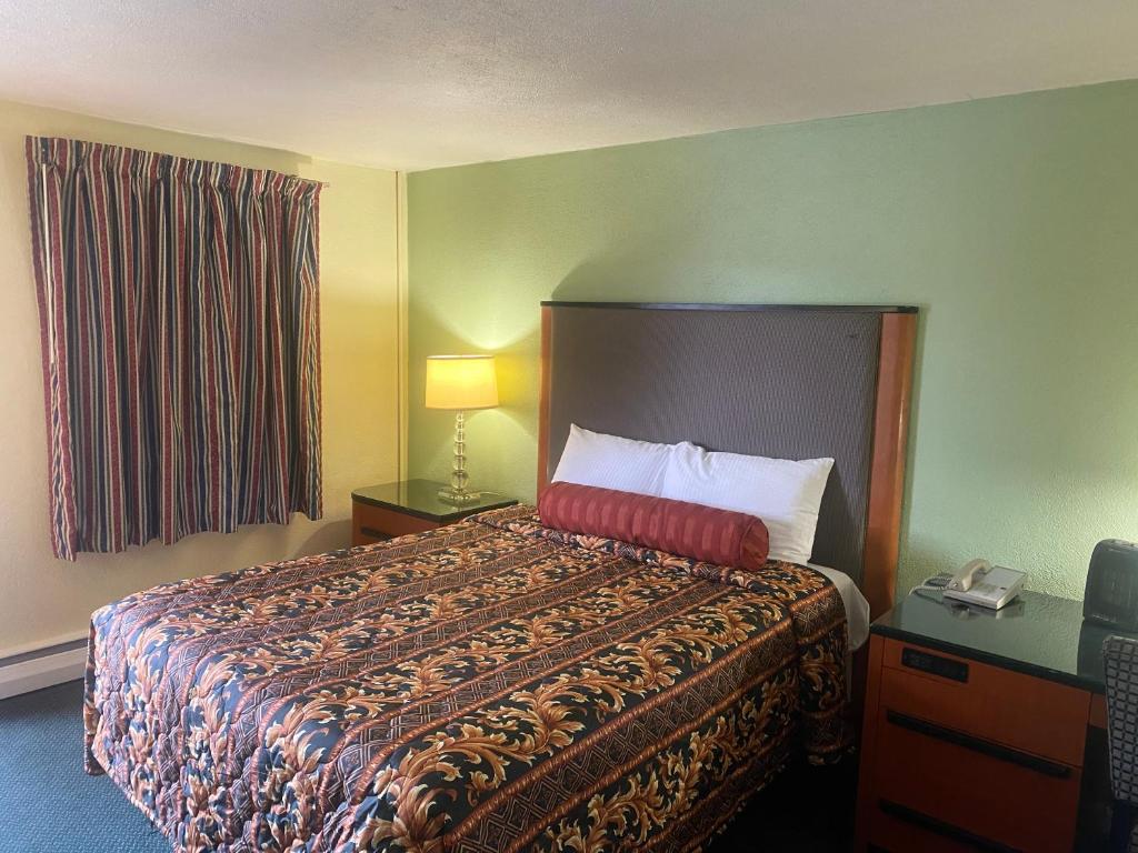 Sentinel Motel Clean Room with Flat Screen TV