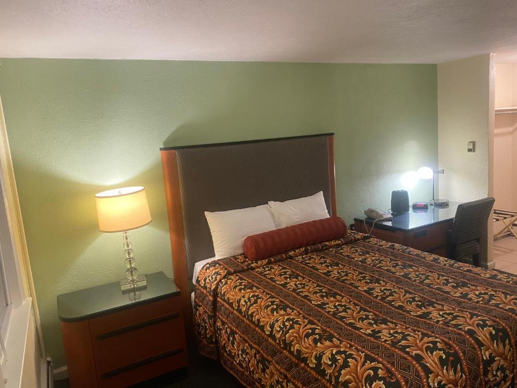 Sentinel Motel Standard Room Interior West Chester